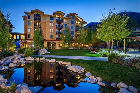 hotels near grand view university.